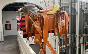 Piñata en forma de caballo en CdMx/ César García