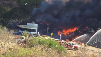 Bomberos ya atienden el incendio en El Gávilan