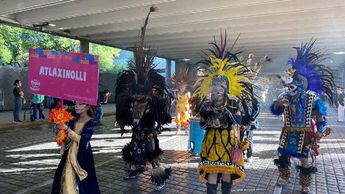 El desfile hizo homenaje a varios íconos de la cultura regiomontana.| Edgar Plata