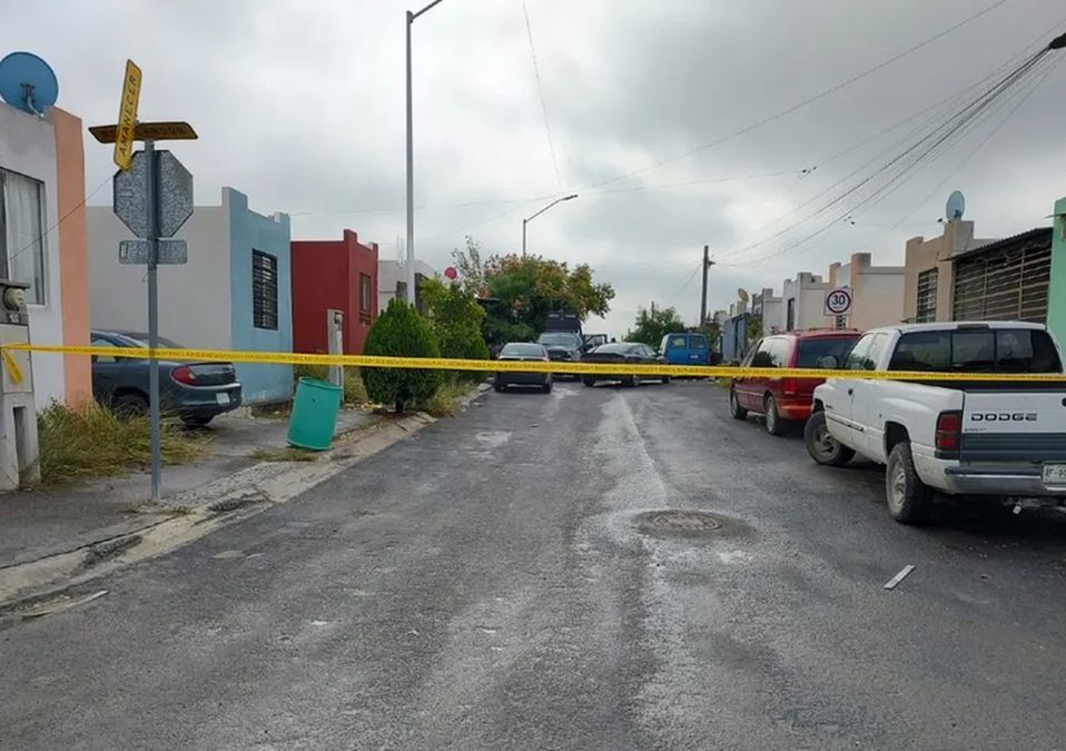 Encuentran dos cuerpos dentro de hieleras en Juárez, NL