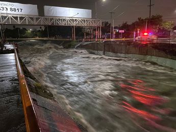 Las fuertes precipitaciones provocaron que se desbordara el arroyo Topo Chico por la noche del miércoles. | Roberto Alanís