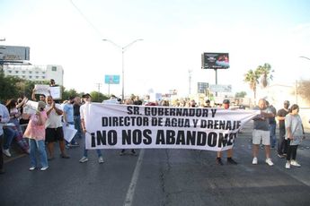 Protesta por falta de agua en avenida durante 2022. | Archivo