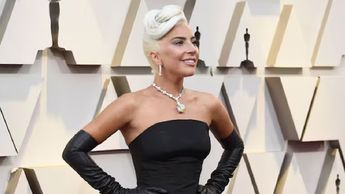 Lady Gaga presumió su gargantilla de diamantes. | Especial