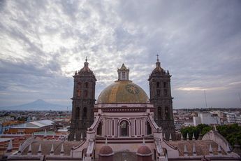 Vista aérea de la Catedral de Puebla / Andrés Lobato