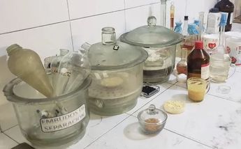 Comparten 'menchos' y 'chapos' proveedores para drogas sintéticas. | Especial