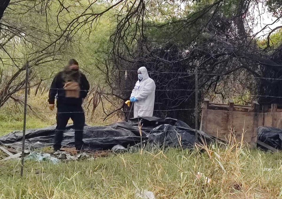 Hallan tres cuerpos más en estado de descomposición en baldío de Escobedo / Agustín Martínez