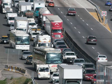 La autopista México-Puebla suele registrar congestión vial durante las horas pico, tómalo en cuenta / Es Imagen