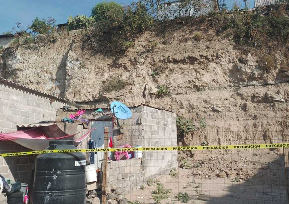 Se desgaja cerro en Chimalhuacán / Lauro Galicia