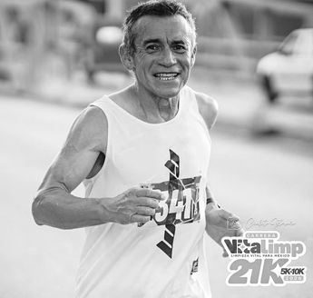 Las carreras, el ciclismo e incluso el montañismo figuraba entre los pasatiempos de don Cuitláhuac Muñoz / Facebook: Maritza Villarreal
