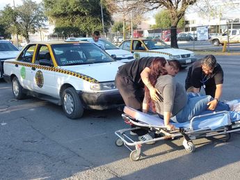 La mujer fue atendida por cuerpos de rescate. | Agustín Martínez