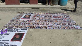 Imágenes de desaparecidos que fueron llevadas por colectivos al rancho de Teuchitlán | Telediario