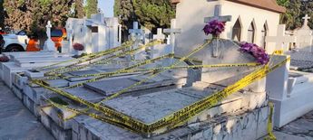 En diversas ocasiones, ciudadanos han sufrido accidentes por sentarse o caminar sobre tumbas. | Francisco Zúñiga Esquivel