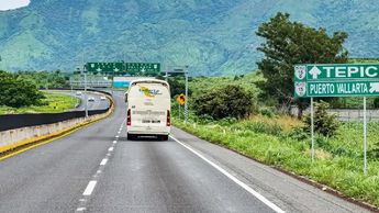 El vehículo en donde hallaron los cuerpos no contaba con reporte de robo | Guadalajara Tepic vía Facebook