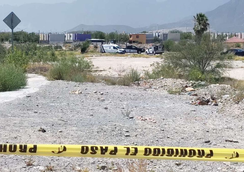 Hallan cuerpo calcinado en la colonia Valle de San Blas en García, | Agustín Martínez