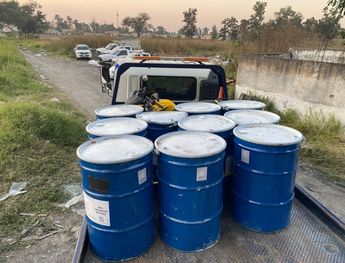 Dentro de los incautado se encontraban varios galones de pintura robada. | Fiscalía de Jalisco