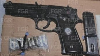 Policía de Tlaquepaque le aseguraron a Raúl 'N': un arma de fuego corta, cargador abastecido y 14 cartuchos útiles.