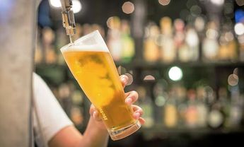 Los establecimientos tendrían que pagar más por licencias para venta de bebidas alcohólicas. | Archivo