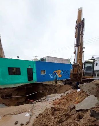 El Siapa ya trabaja en la zona / Usi Toledo