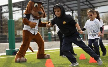 Niños del Instituto Docet en actividades junto a Sultanes Femenil / CORTESÍA: Sultanes de Monterrey