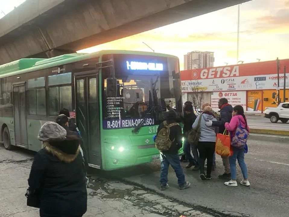 Denuncian problemáticas del transporte público. Telediario a las 6 Monterrey, 27 de enero de 2026