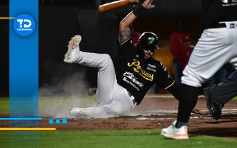 Jugador de Pericos de Puebla durante partido ante El Águila de Veracruz / Cortesía