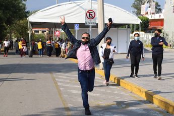 Personas llegan al Centro Expositor con motivo de la Feria de Puebla / Agencia Es Imagen