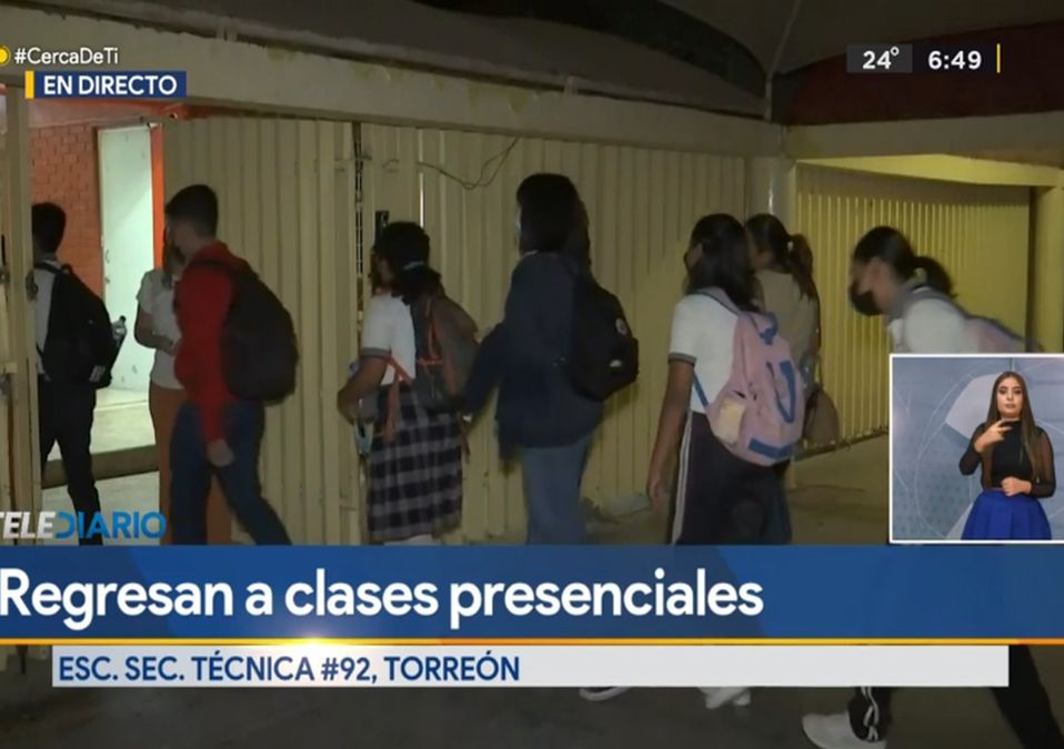 Alumnos regresan a clases presenciales en secundarias de Torreón