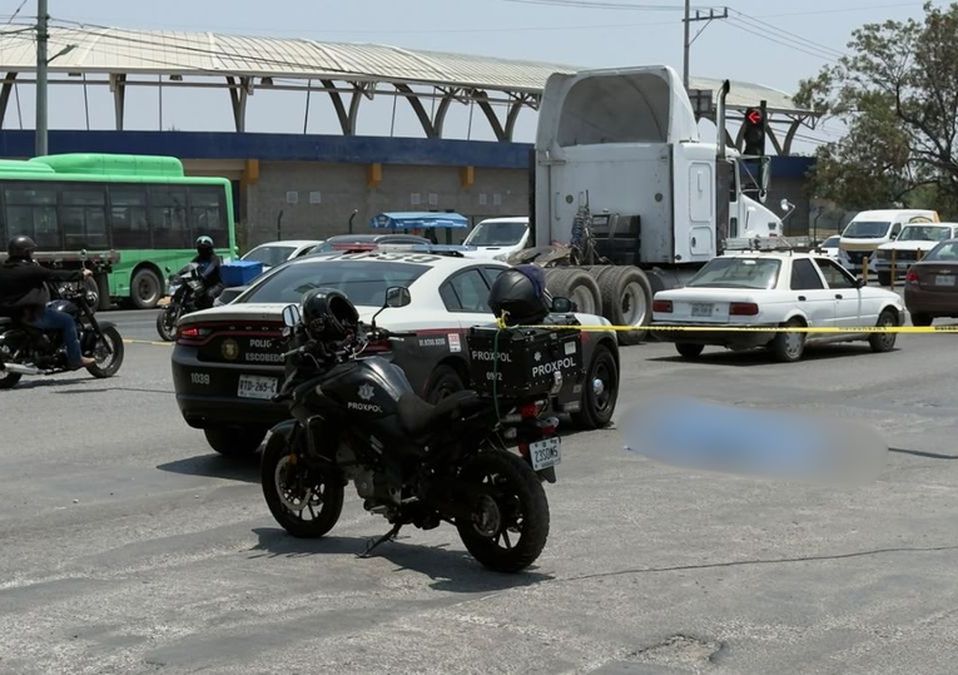 El atropello de un adulto mayor en la Carretera a Colombia movilizó a cuerpos de emergencia.| Especial