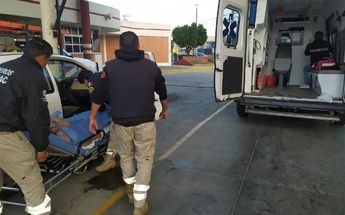La pareja de la mujer se estacionó y descendió del vehículo para pedir ayuda a la estación de bomberos | Fernando Cruz