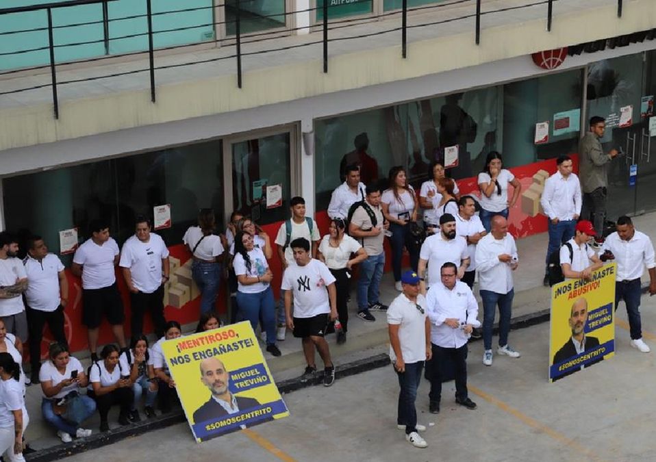 Protesta por retraso de obras en Centrito Valle | Roberto Alanís