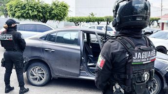 En el sitio se aseguraron además del vehículo, un teléfono celular y varias identificaciones | Secretaría de Seguridad de Jalisco