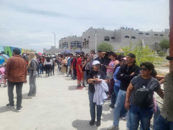Gente comienza a bajar de Puerto Noas