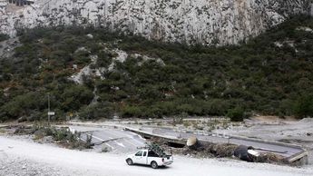 En la zona falta la reconstrucción de la carretera y la restitución de servicios públicos para los habitantes de la zona. | Luis Guerra