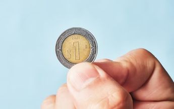 Las monedas de 1, 2 y 5 pesos cambiarán sus materiales / Freepik.