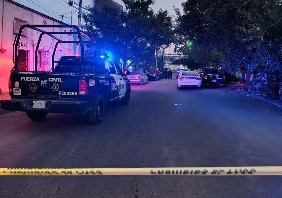 Elementos de Fuerza Civil y agentes ministeriales atendieron los hechos en la colonia Independencia en Monterrey. | Agustín Martínez
