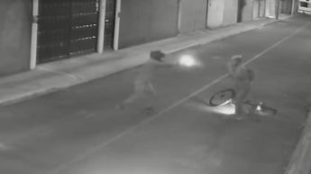 Captura de pantalla del video de cámaras de seguridad por la muerte de un ciclista en Puebla / Cortesía Redes Sociales