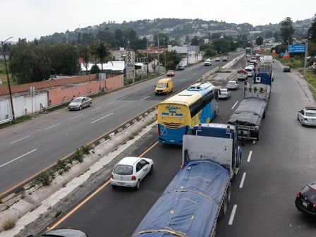 Conductores que circulan por la Autopista México-Puebla reportan lluvias aisladas en diferentes tramos / Es Imagen