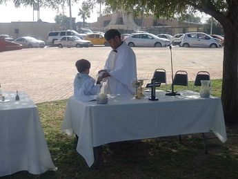 Participantes acuden al Hospital General de Saltillo durante jornada de oración. | Jazmín Hilario
