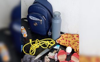 Dentro de su mochila decidió colocar dinero, ropa, una cuerda y el arma blanca para luego irse de casa. | Especial