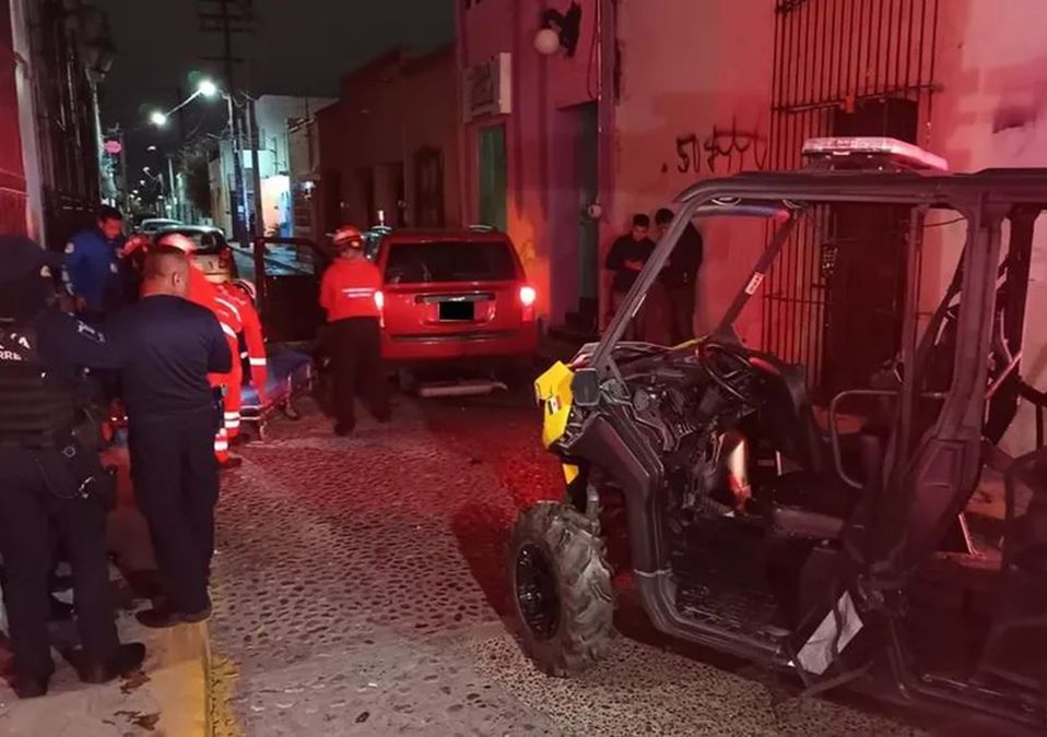 Choque de crucero deja 3 heridos en Barrio Antiguo; uno de ellos policía