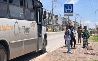 En Brisas del Campestre habitantes esperan horas por el camión