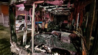 Interior de lo que quedó del camión tras haberse incendiado | Telediario