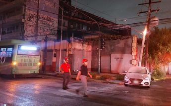 Choque de ruta urbana con auto en el Centro de Monterrey. | Leyda Estrada