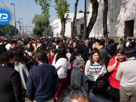 Cuando se presenta un sismo, los habitantes de inmuebles deben salir a puntos de reunión | Cuartoscuro