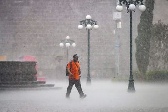 Fuerte lluvia cae sobre el zócalo de Puebla / Agencia Es Imagen