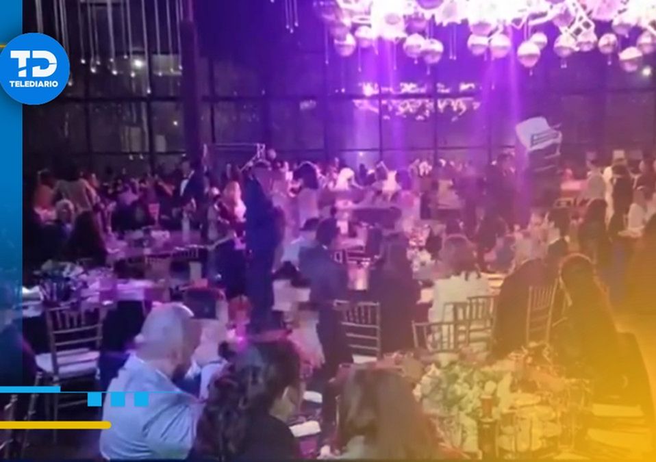 Los estudiantes estaban celebrando que terminaron la carrera de Médico Cirujano / TelediarioMx