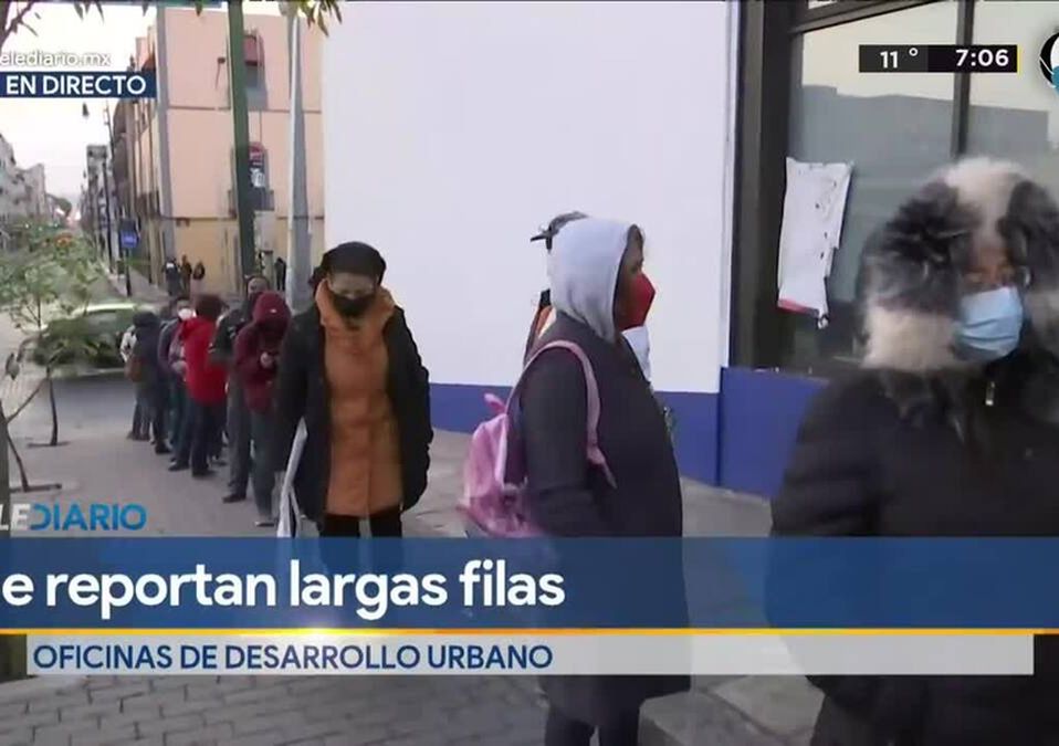 Filas enormes en las oficinas de Secretaría de Desarrollo Urbano en Puebla