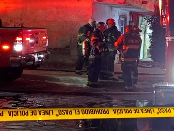 Bomberos de Guadalajara en el área acordonada tras el incendio | Telediario