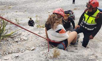 Mujer se accidenta dentro de Cueva de la Virgen en Santa Catarina