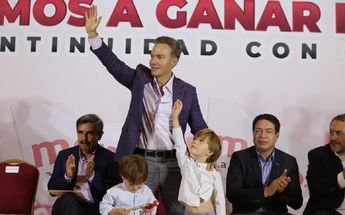 Manuel Velasco Coello saludando / Jorge Carballo